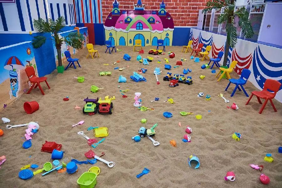 小朋友都能在里面踢足球咯堪称新塘zui大型经过改造后的沙池欢乐沙池