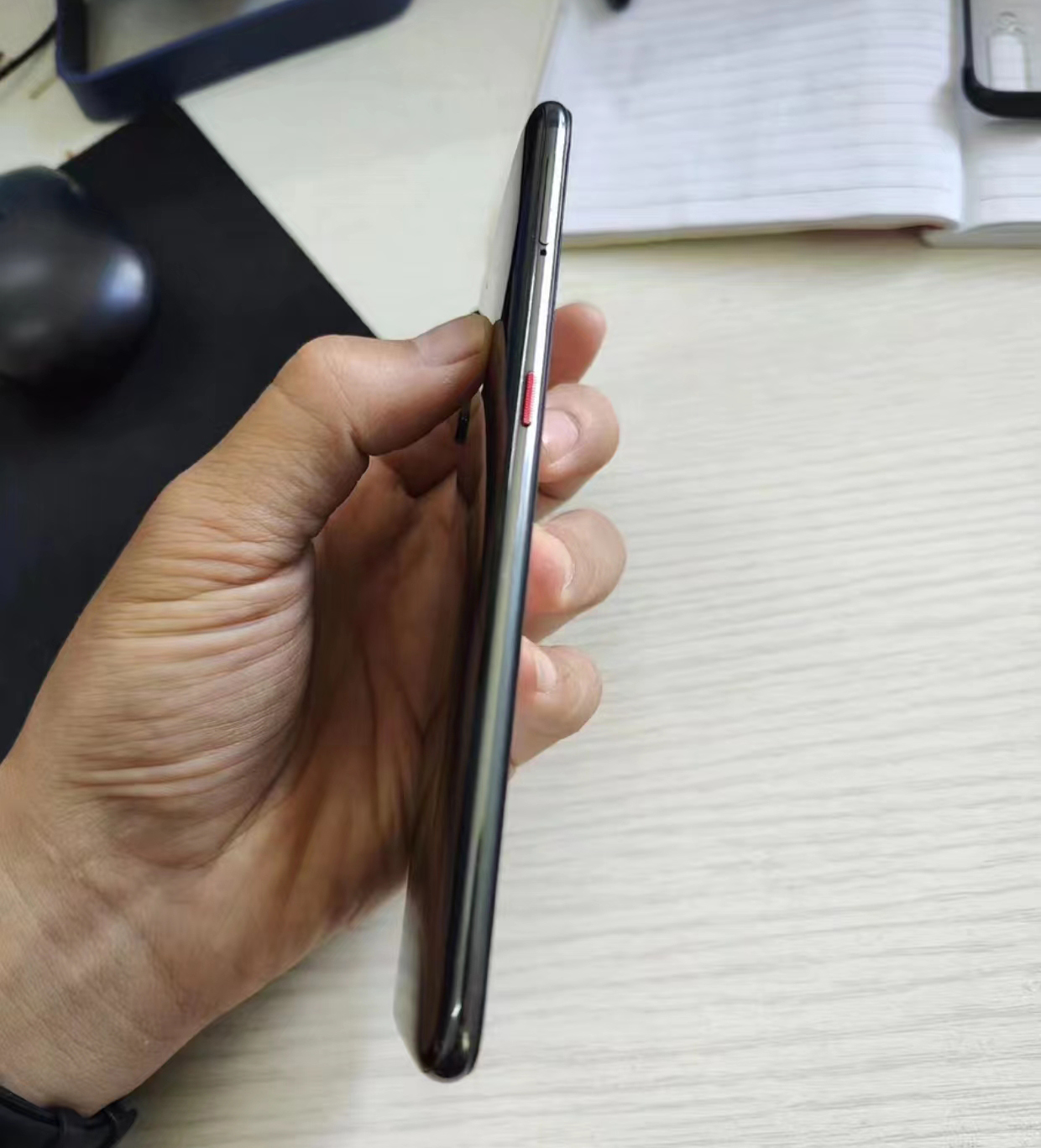 被遗忘的一代神机——小米9透明探索版