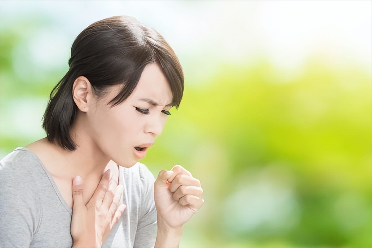 感染新冠病毒,咳嗽咳得嗓子"冒烟"?一旦咳嗽,哪些食物要少吃
