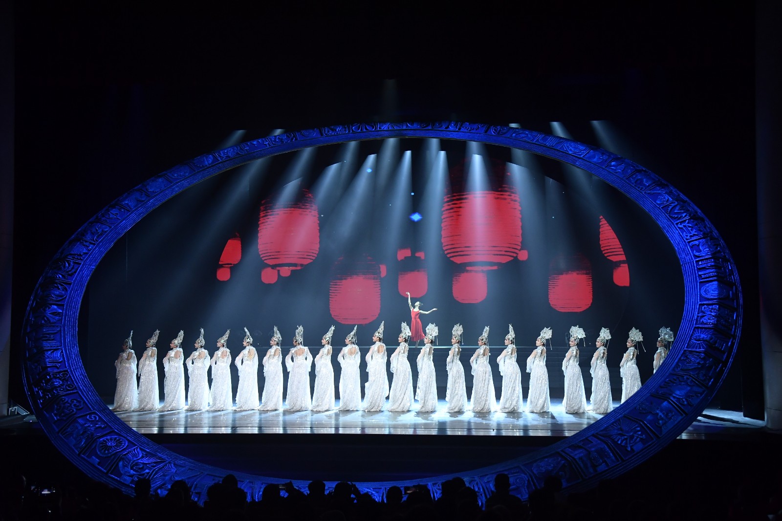 辽宁歌舞团创排大型民族舞蹈盛典——舞与伦比!