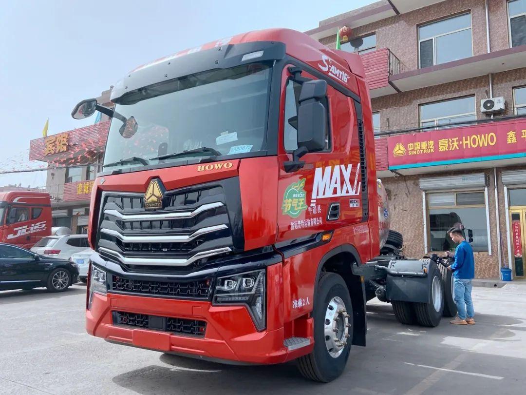 配530马力潍柴燃气机 重汽豪沃max百公里省气3kg