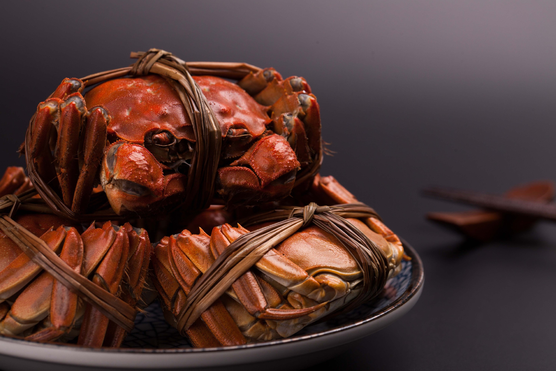 来自新疆罗布湖的螃蟹,塔克拉玛干沙漠如此干旱,为何养殖螃蟹?