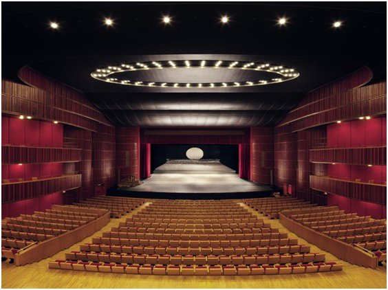 肖战重返剧组,《如梦》第二站蓄势待发,青岛大剧院没有莲花池?