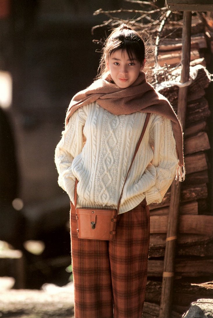 宫泽理惠:颜值不输王祖贤,14岁走红却被亲妈毁半生,45岁嫁真爱