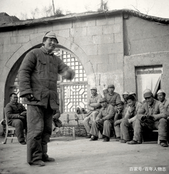 59年毛主席登庐山写了首诗，郭沫若看后给主席写信：这诗有点瑕疵