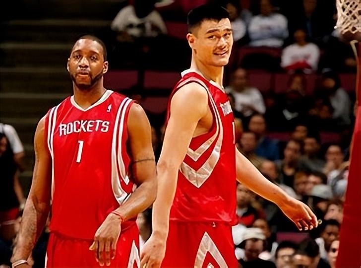 回顾43岁的姚明体重超400斤妻子风韵犹存13岁女儿身高近19米