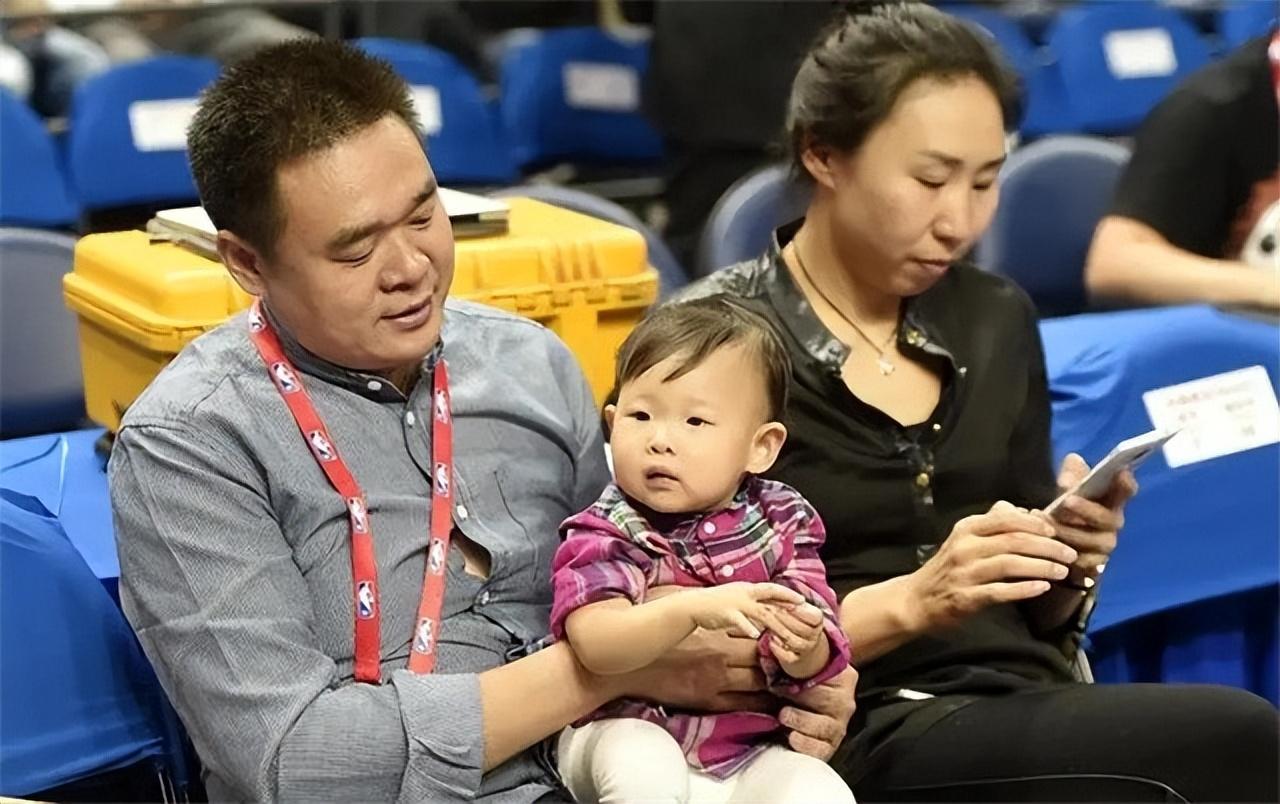 女篮功勋苗立杰现状!嫁现役军官,36岁生女退役,今入选政协委员