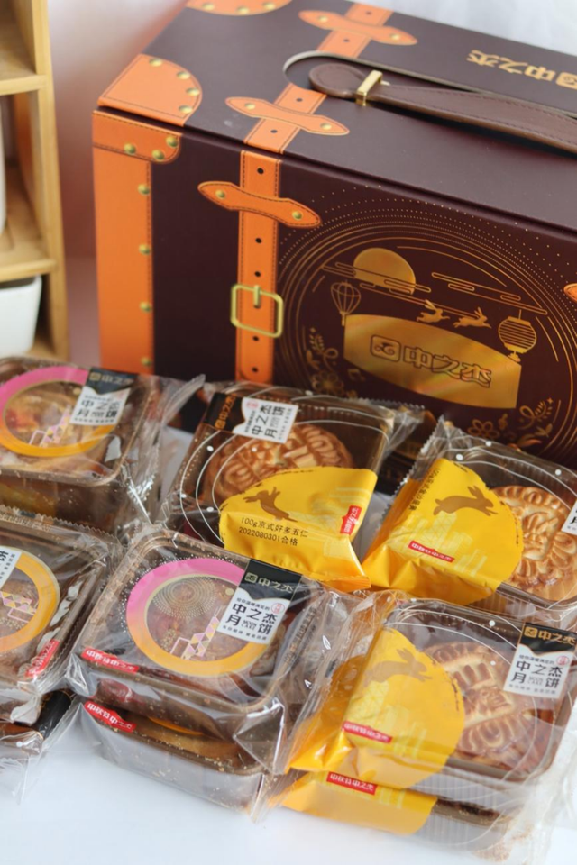 被朋友安利的中之杰月饼开箱大赏!全家都夸好吃