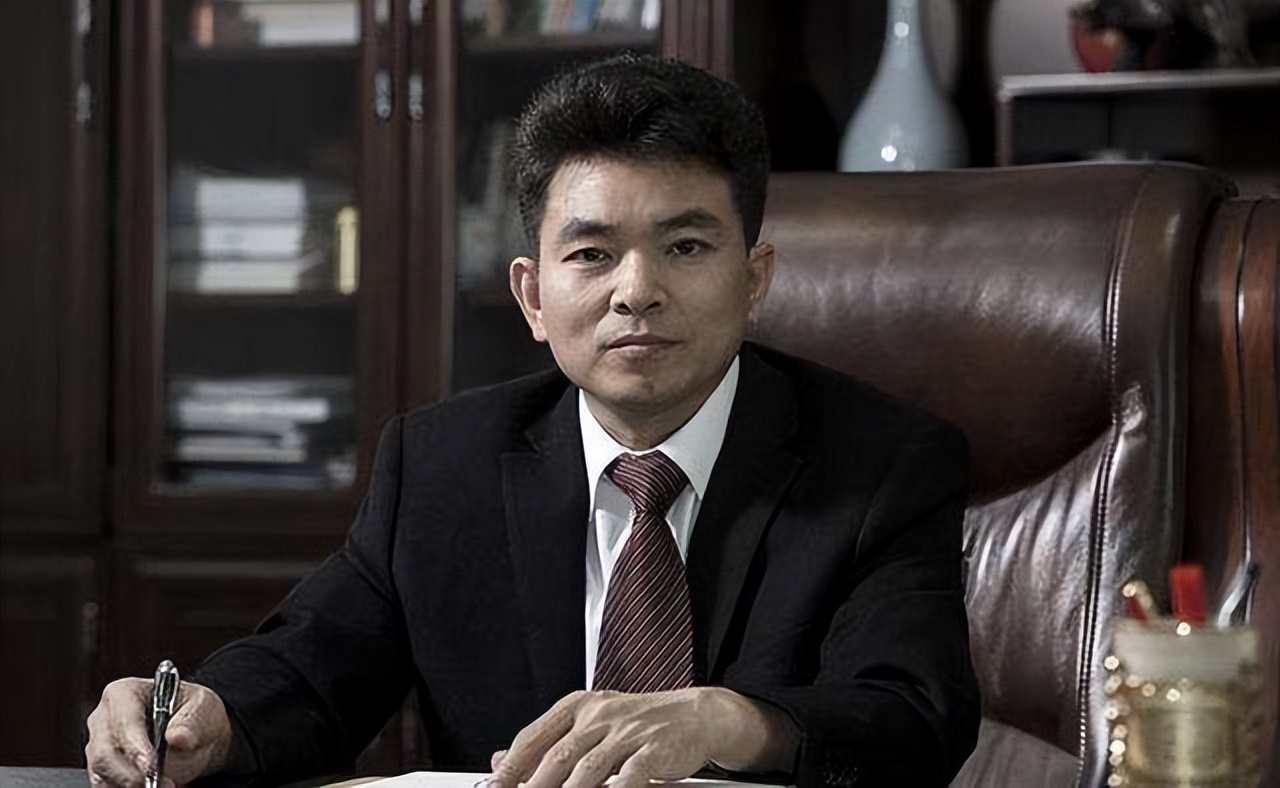 邵阳"锂电池大王"邓伟明:工厂员工辞职创业,身家525亿