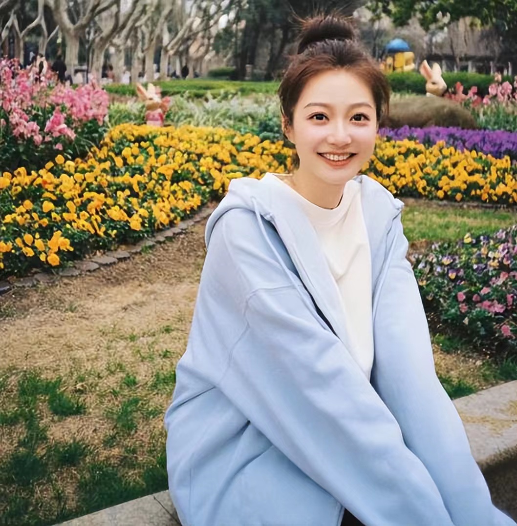 复旦校花冯琳落户上海,大方公开素颜照,读研后颜值今非昔比
