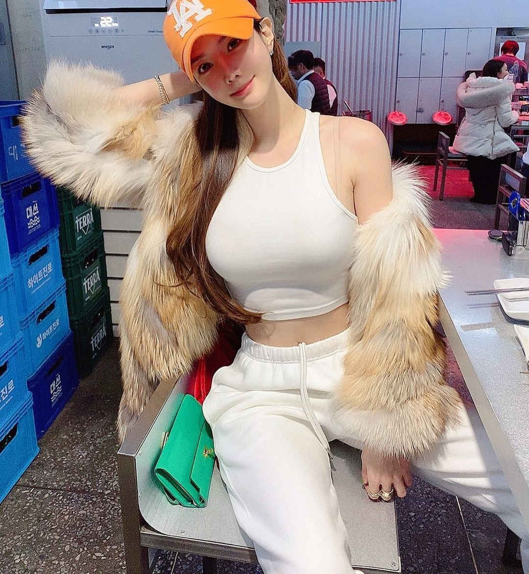 韩国d罩杯健身网红,坚持力量训练,打造前凸后翘性感身材后走红