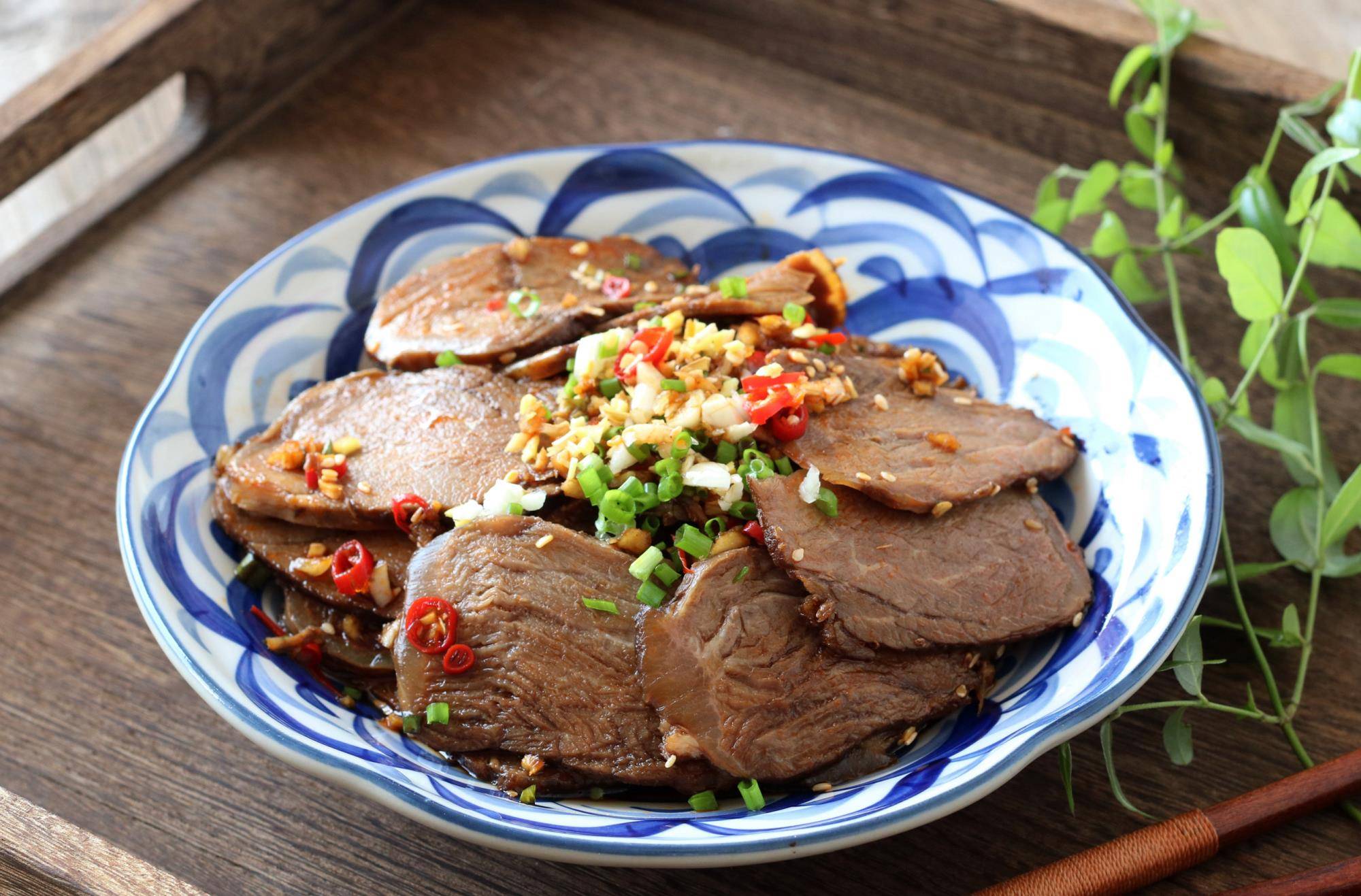 大家好,今天我要和大家分享一道超级好吃的下酒菜——凉拌卤牛肉!