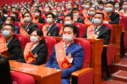 加强整形专科建设 作为一名临床经验超30年的整形外科医生,李富强治学