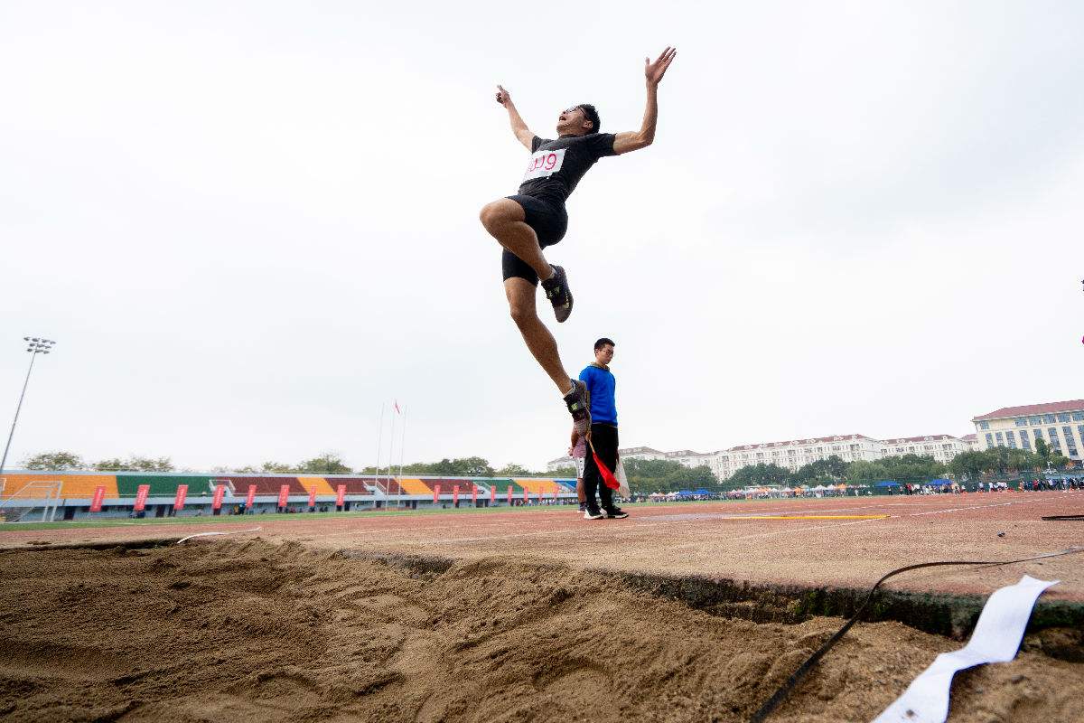 女生跳沙坑跳远一般跳多少米?