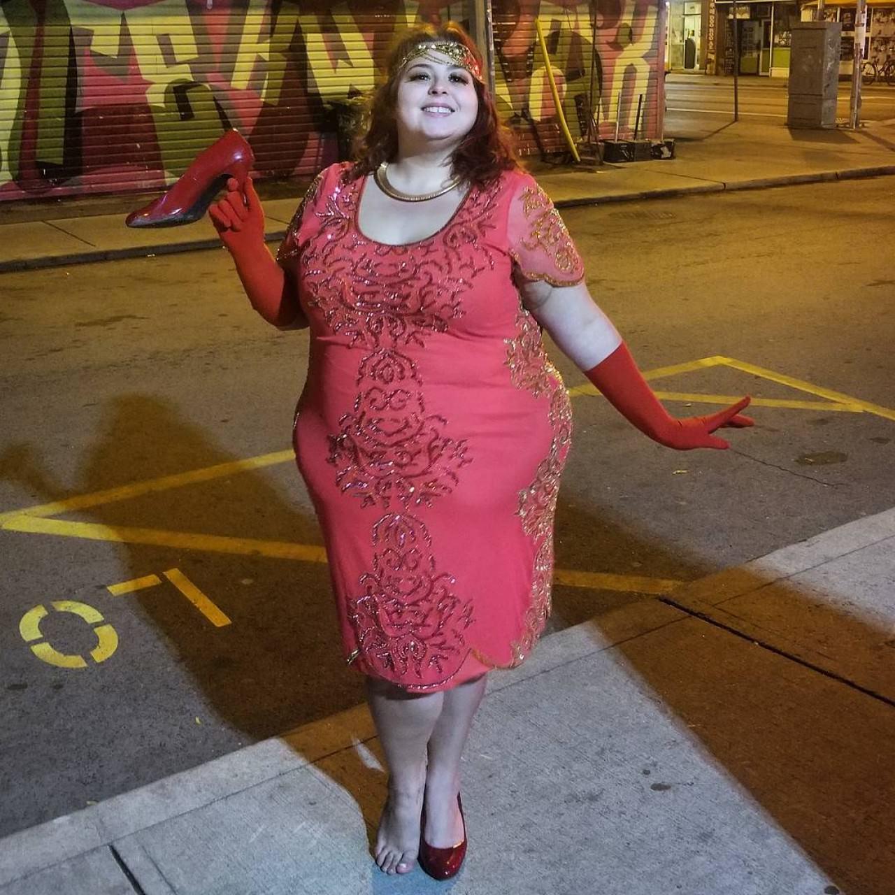 爱吃却又担心身材发胖?学会这几组拉力器运动,肥胖渐渐远离你