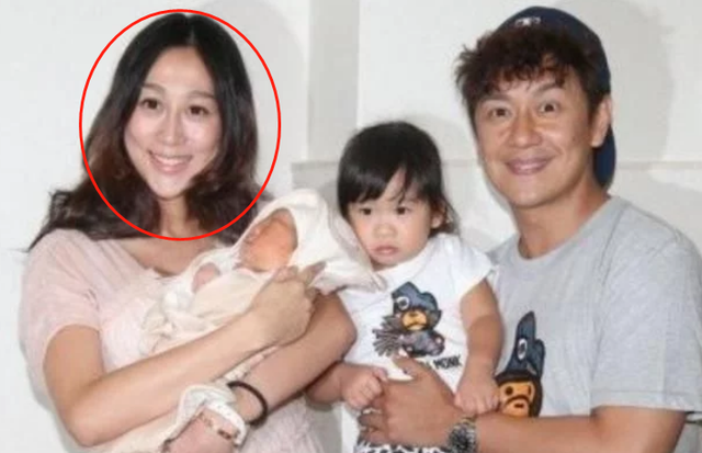 有种"整容"叫蒋丽莎生娃,5年4剖后,现在比大16岁丈夫还显老