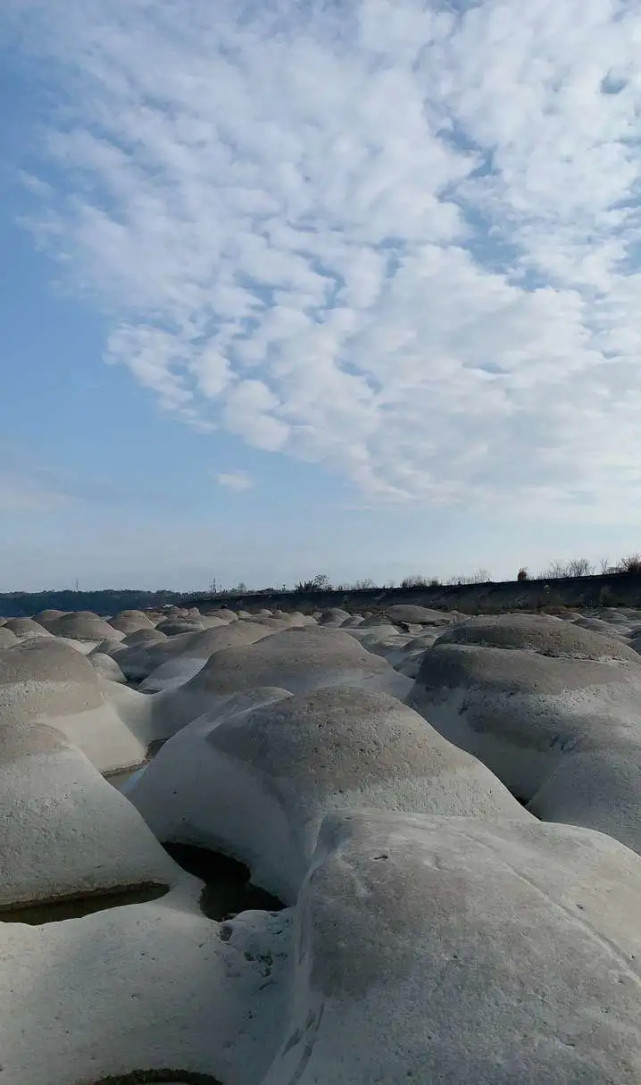 四川江油怪石滩图片