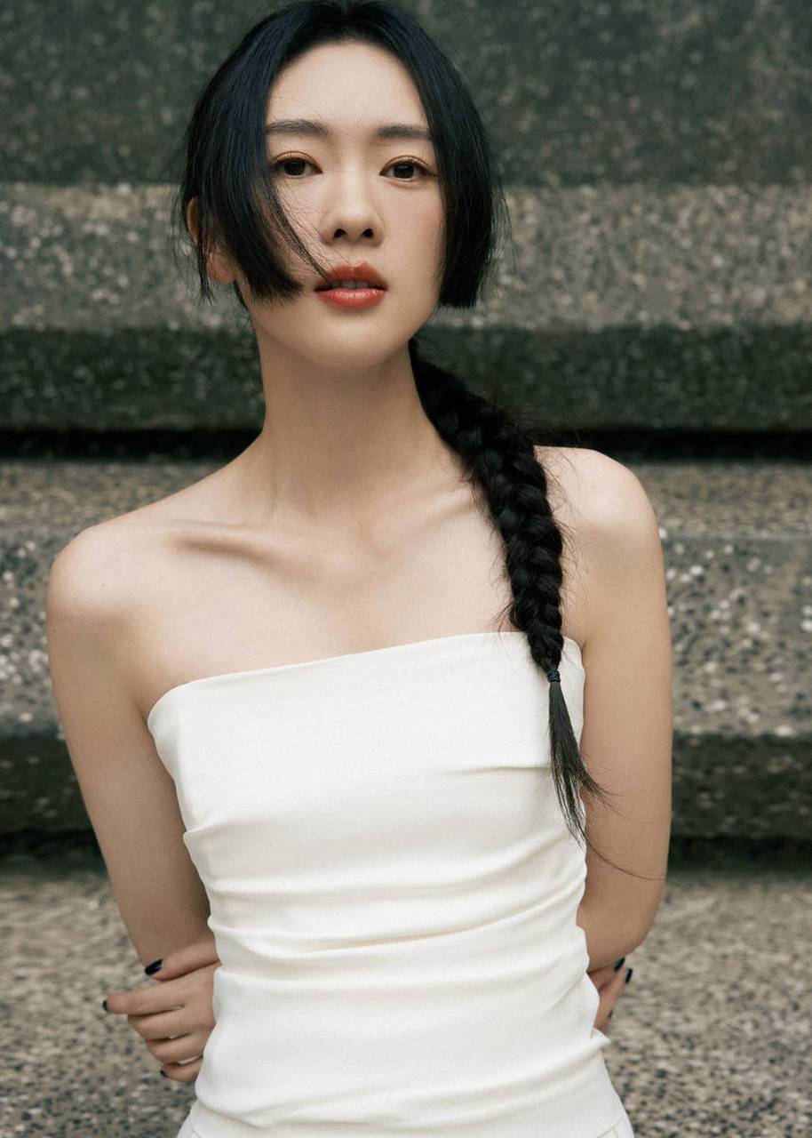 童瑶在阿那亚参加活动的写真公开.