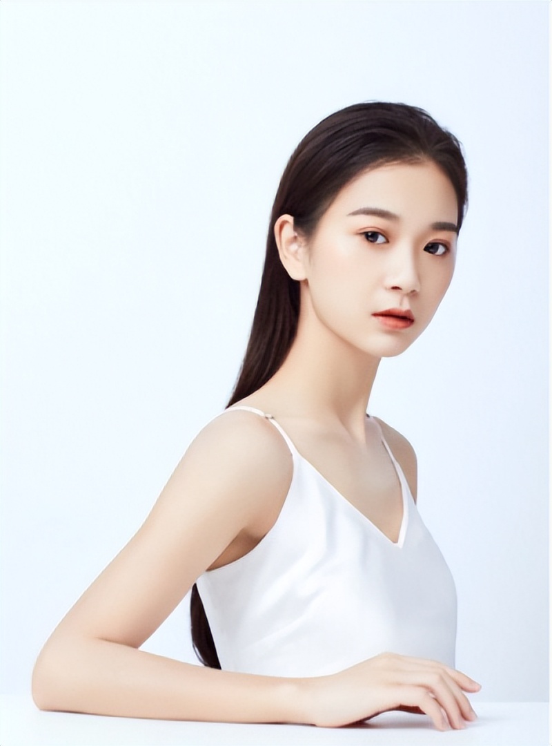 22岁身价赶超董明珠,23岁坐拥78亿房产,张曼如骗术究竟有多强?