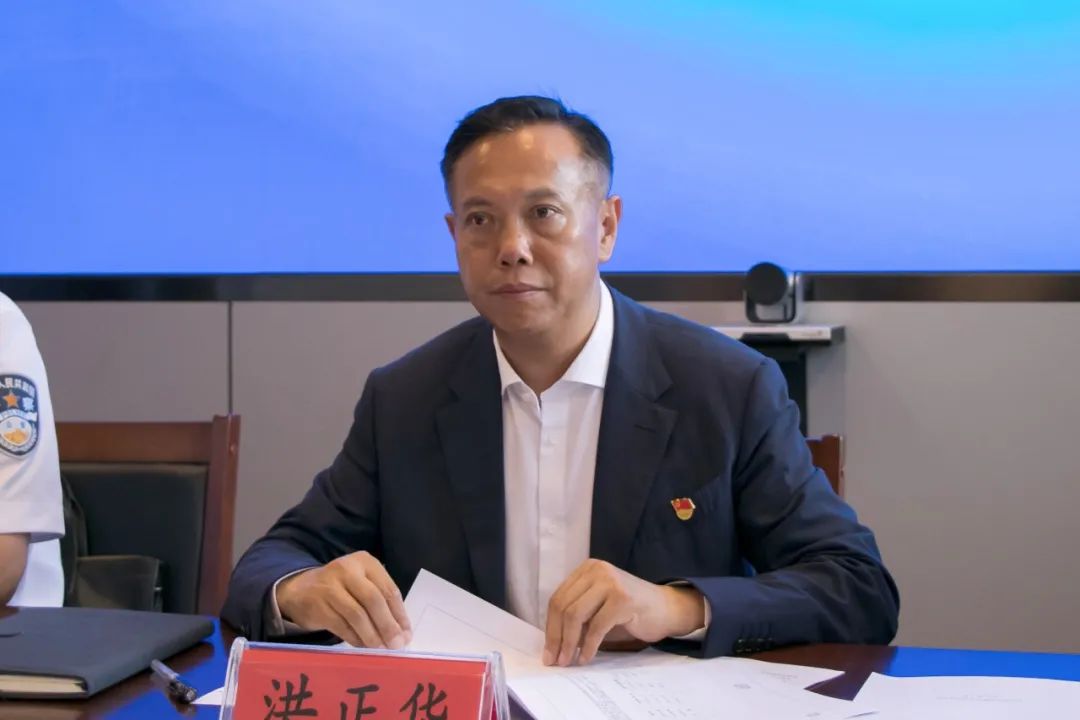 洪正华调研信访工作时强调:依法依规化解群众合理诉求 全力确保社会