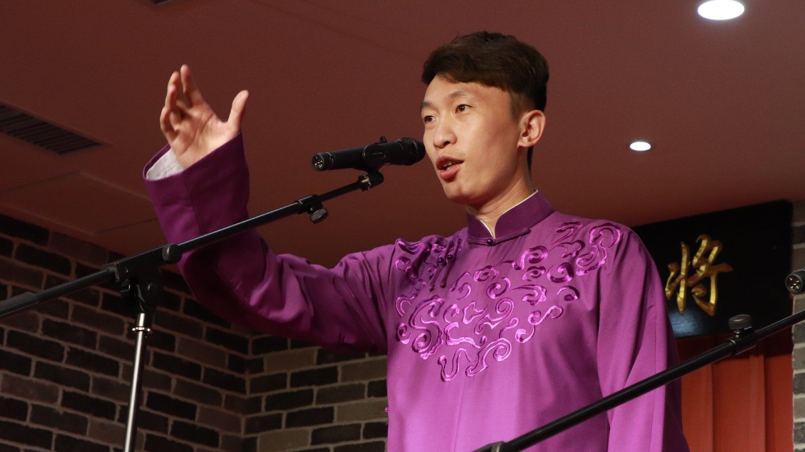房鹤迪是德云社的吗