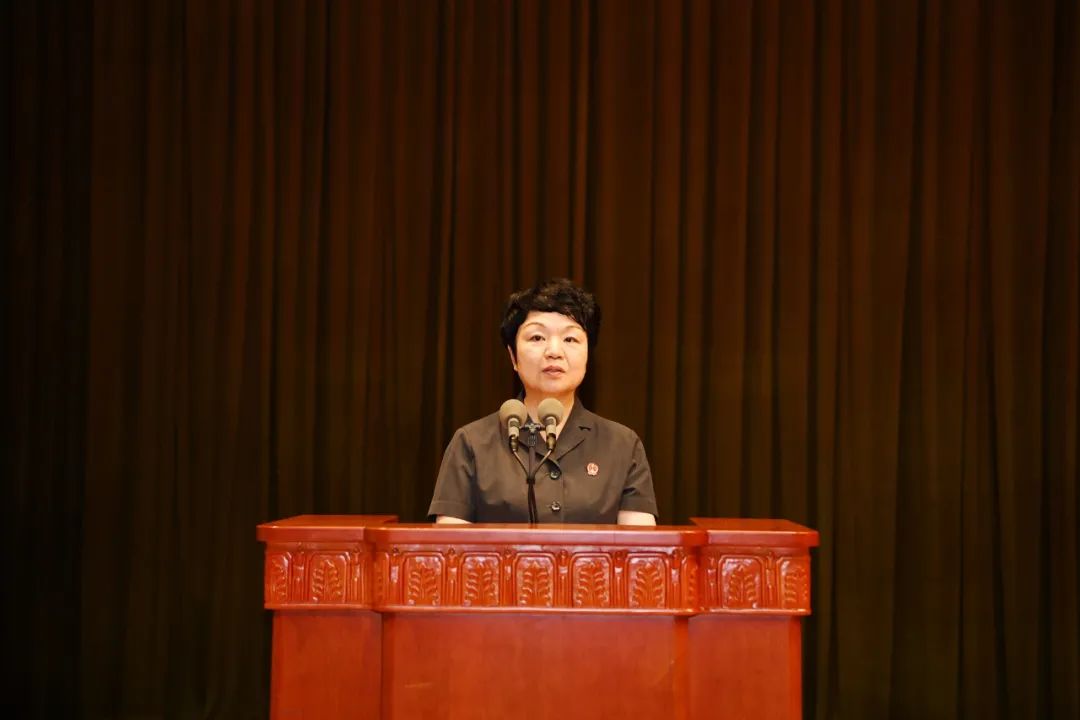 张爱云院长在全省法院宣传工作会议上作经验交流发言