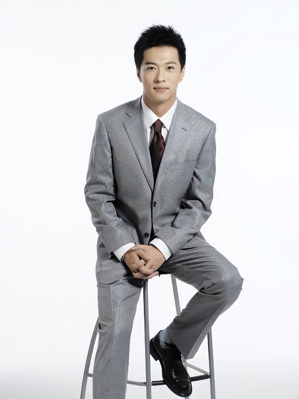 央视著名主播顾国宁:父亲病逝后他又离婚,人生与风霜共舞