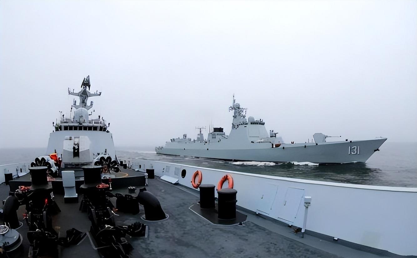 解放軍東部戰區發佈消息稱,由054a護衛艦湘潭號,052d驅逐艦太原號和