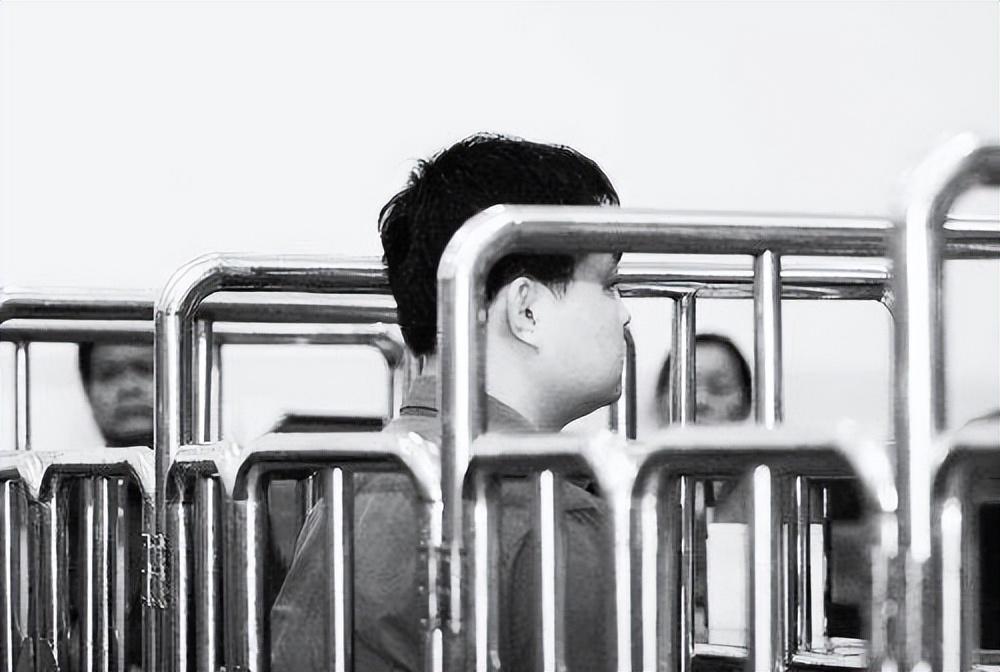 2003年湖南21岁女老师裸死宿舍,身上有精斑,法医:是意外死亡