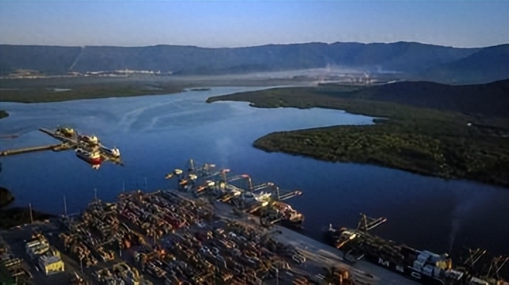 桑托斯港的价值十分重要,因为该港口不单单是巴西的外贸通道,它也是