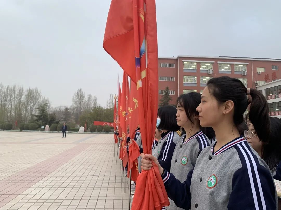 肩负重任 步履不停—记滑县第六高级中学2018级高三升国旗仪式