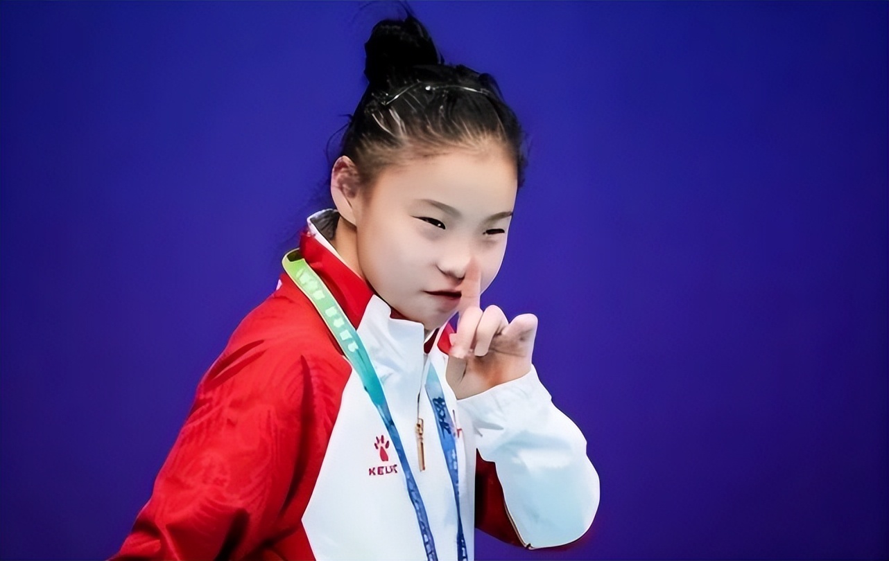 排面!17岁管晨辰到浙大报到 浙大官方发文欢迎 央视为她送祝福