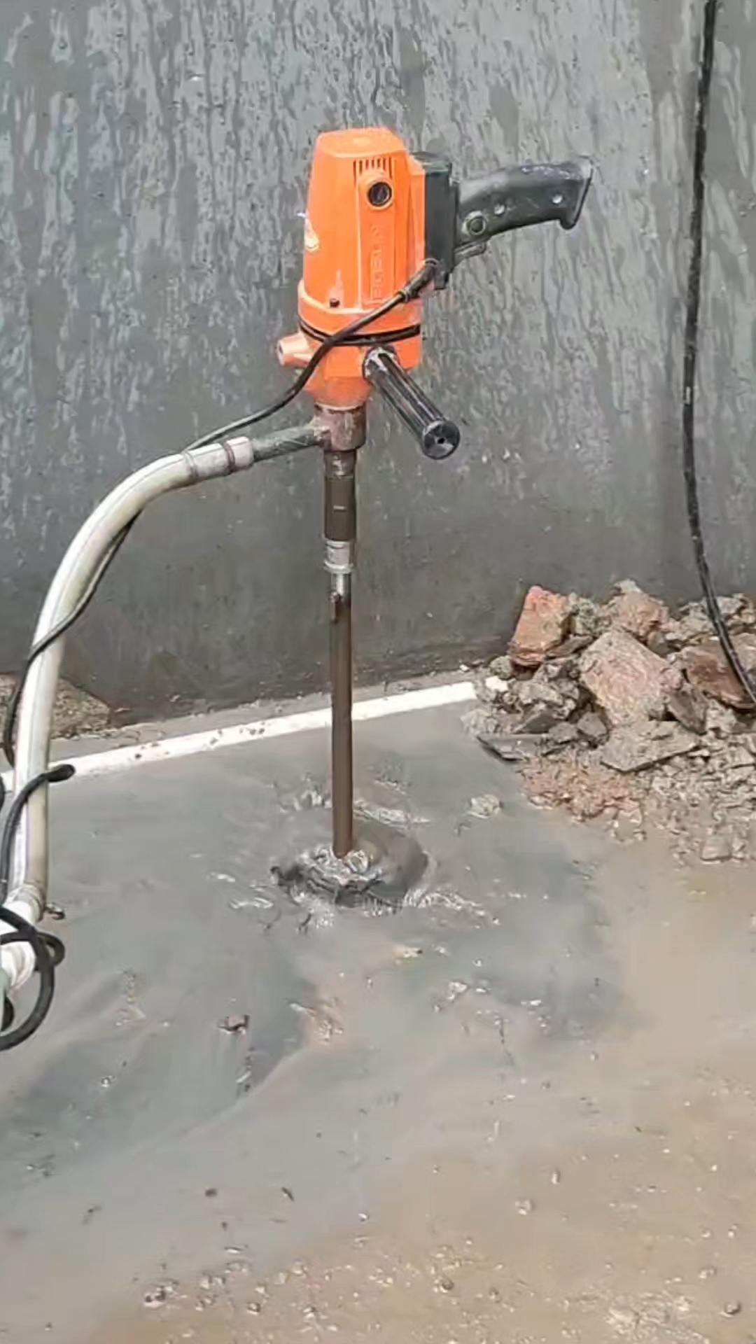 自动打井机,打完井下1寸塑料管出水量还可以