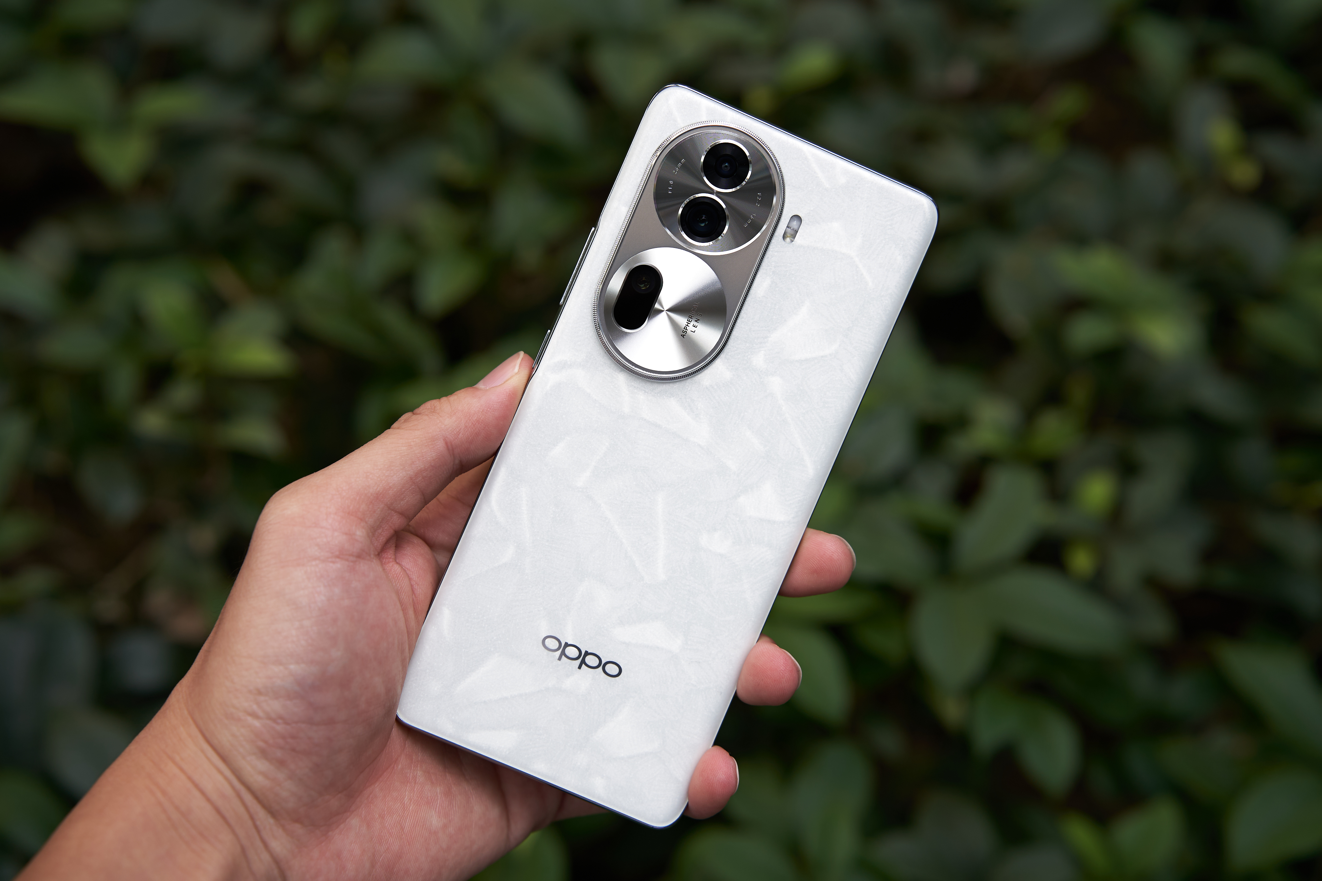 超级标准版oppo reno11上手:越级性能影像体验,久用四年真心强