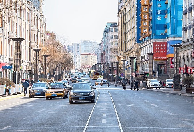 哈尔滨人口第一大市辖区,面积180多平方千米,常住人口139万人