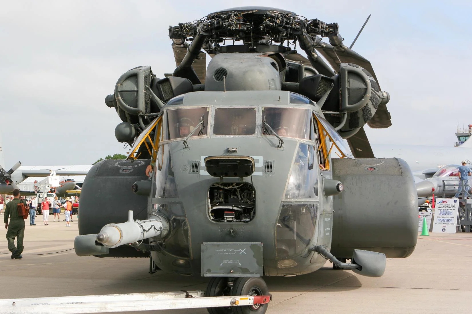 重型巨兽"mh-53e"海龙(sea dragon)直升机