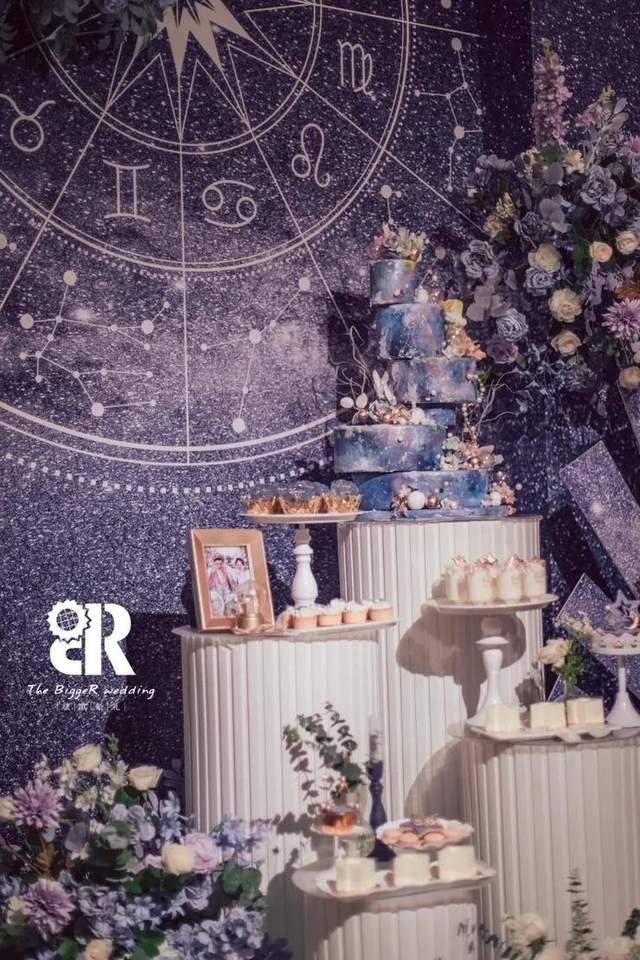 这场深邃而优雅的蓝紫色系星空主题婚礼,充满了梦幻与浪漫
