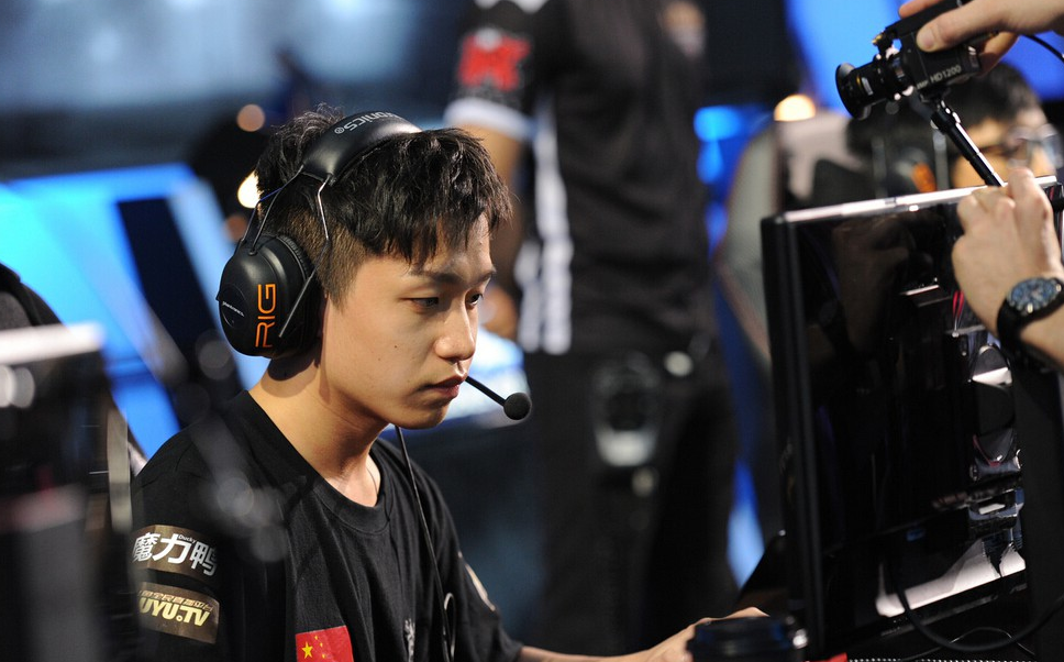 怎样才能成为一名职业电竞选手?