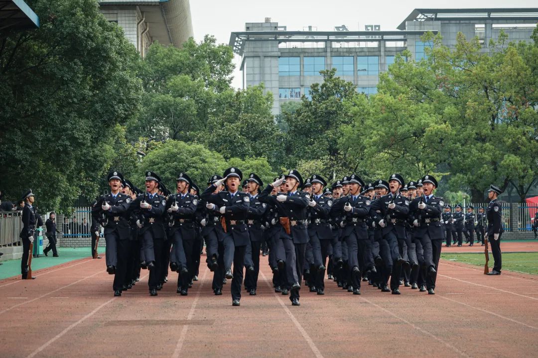 湖南警察学院2021级新生汇报表演:以军训之名,赴青春之约!