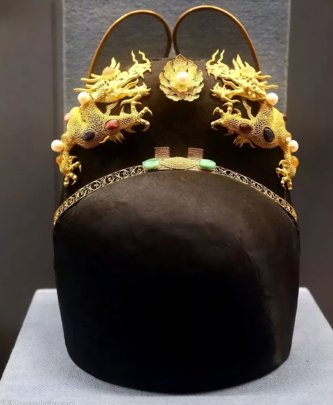 古代人头上戴的冠还分级别，应该如何区分，你知道吗？