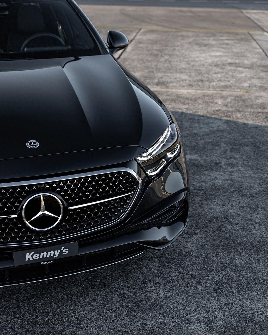 全新奔驰e级标准轴距版 全黑化的黑武士 造型帅气