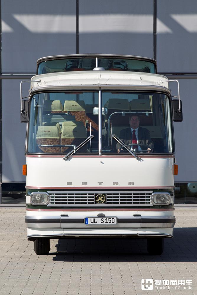 现代豪华客车的雏形,带您回顾赛特拉s 150 panorama,配置真领先