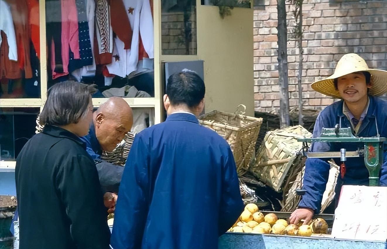 80年代的北京老照片:迷人的街景和日常生活