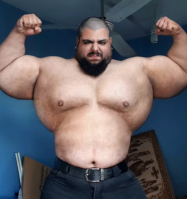 体重365斤!"伊朗绿巨人"爆红,擂台2分钟被对手打趴下