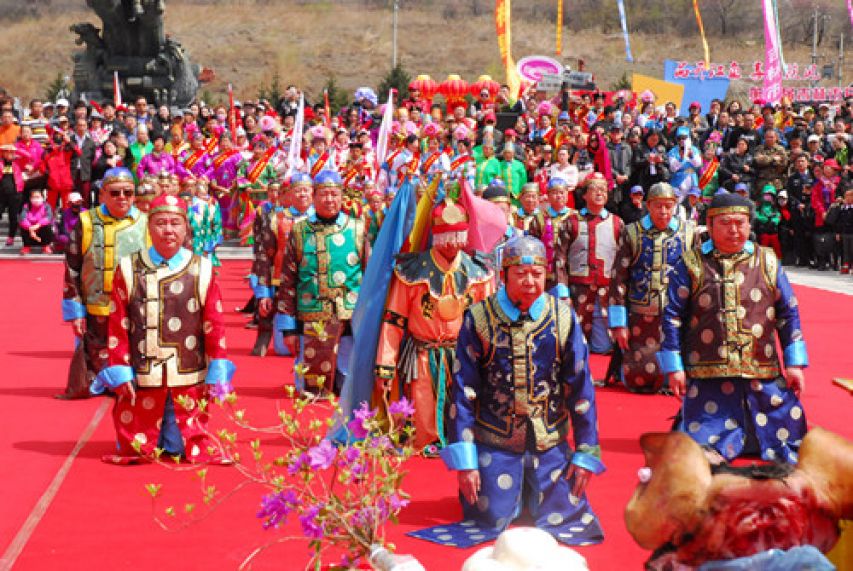 爱新觉罗·恒绍:自称乾隆七世孙,手戴"3亿"扳指拒绝上交