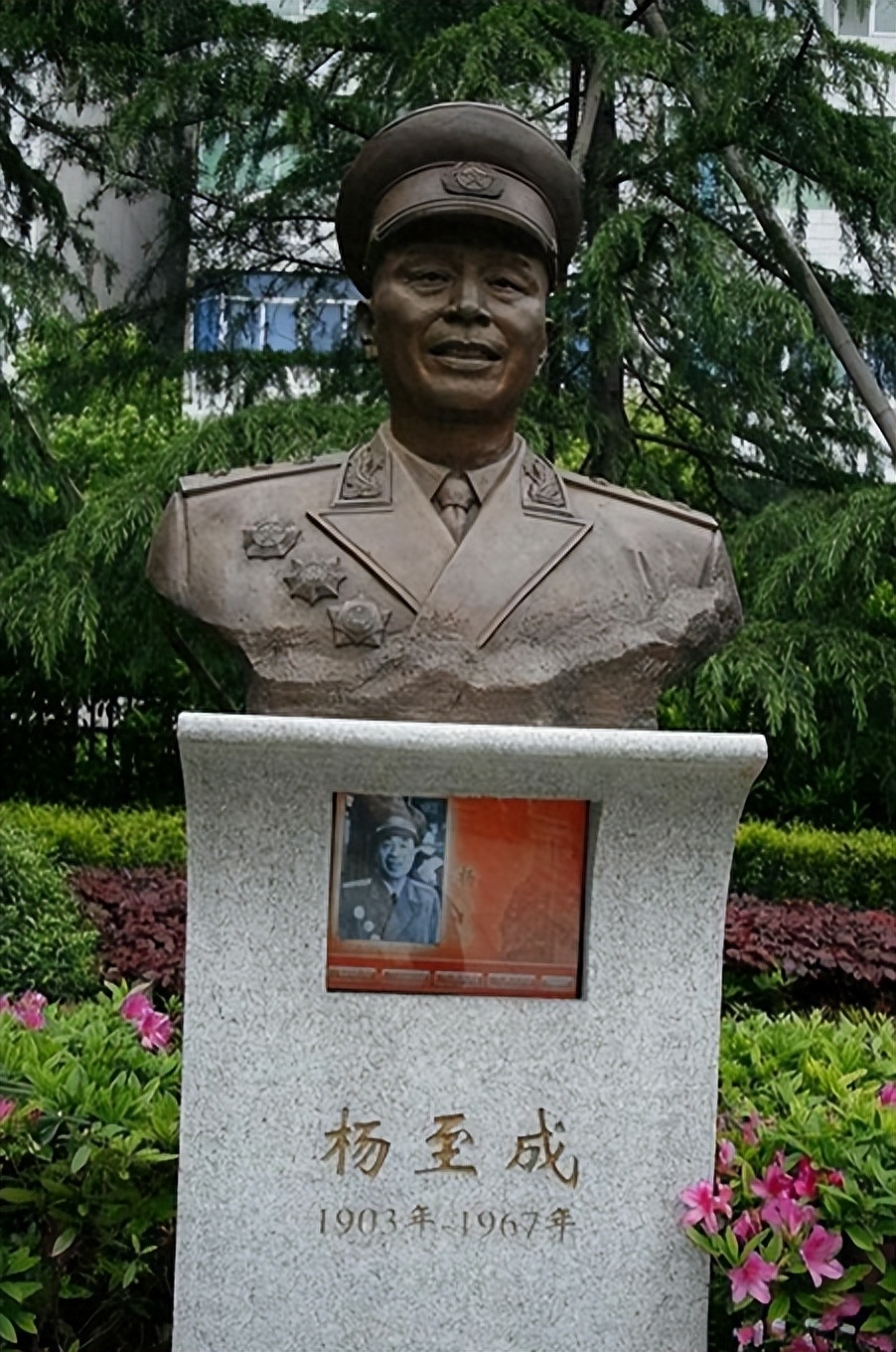 54年一农妇来到青岛,点名要见一开国上将:我是他25年未见的妻子