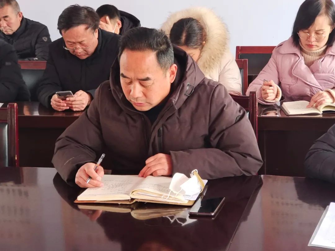 费县第二中学召开校园安全规范化学校创建工作调度会