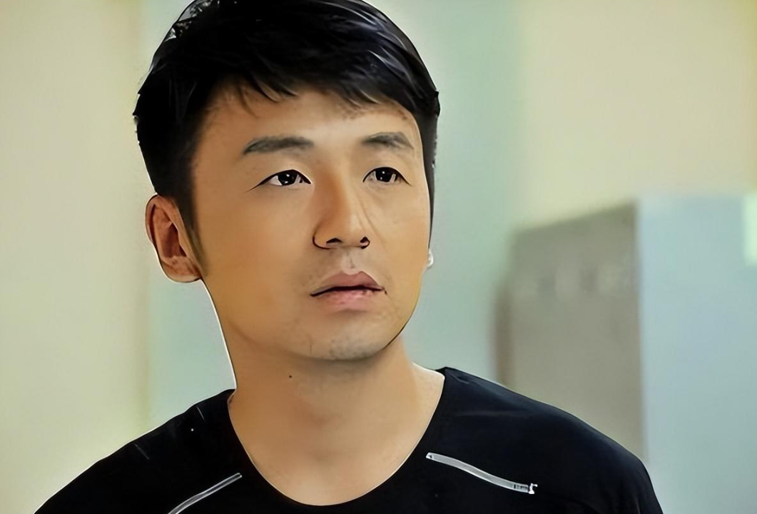 盘点那些"叔圈顶流"的男演员,年轻时相貌平平,越老越有魅力!