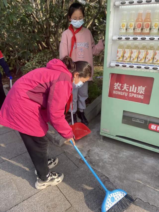 扬州世明双语学校小学部开展学雷锋系列活动