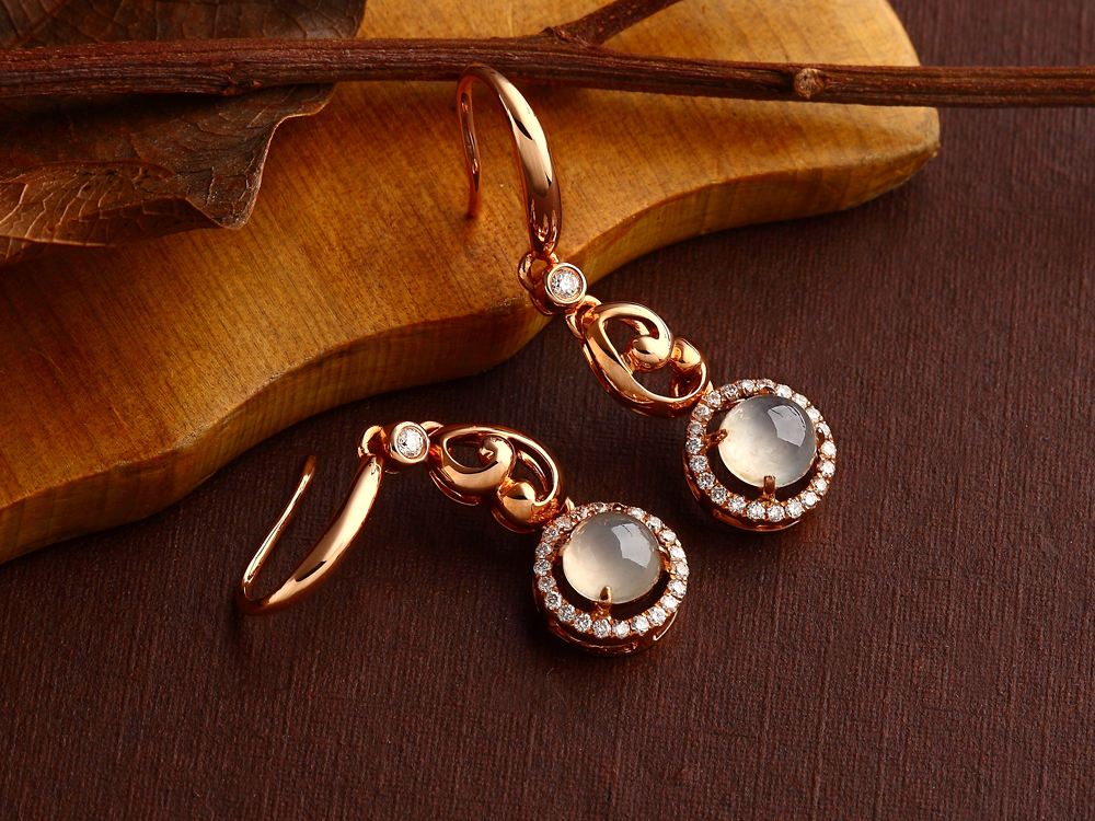 你知道翡翠耳环的故事吗?翡翠耳环有什么寓意?